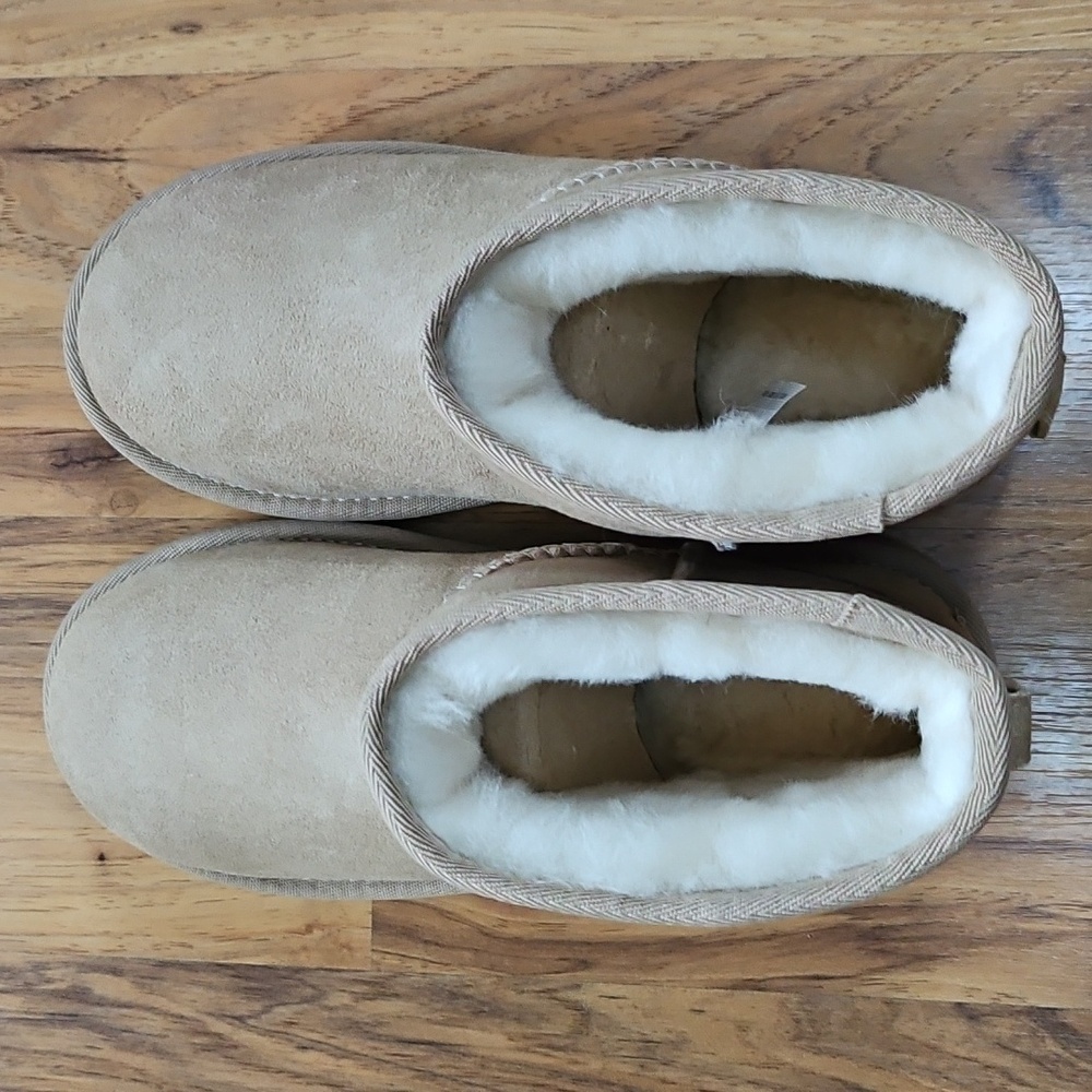 UGG Kid's Classic Mini II - Brand New With Tags - Picture 2 of 6
